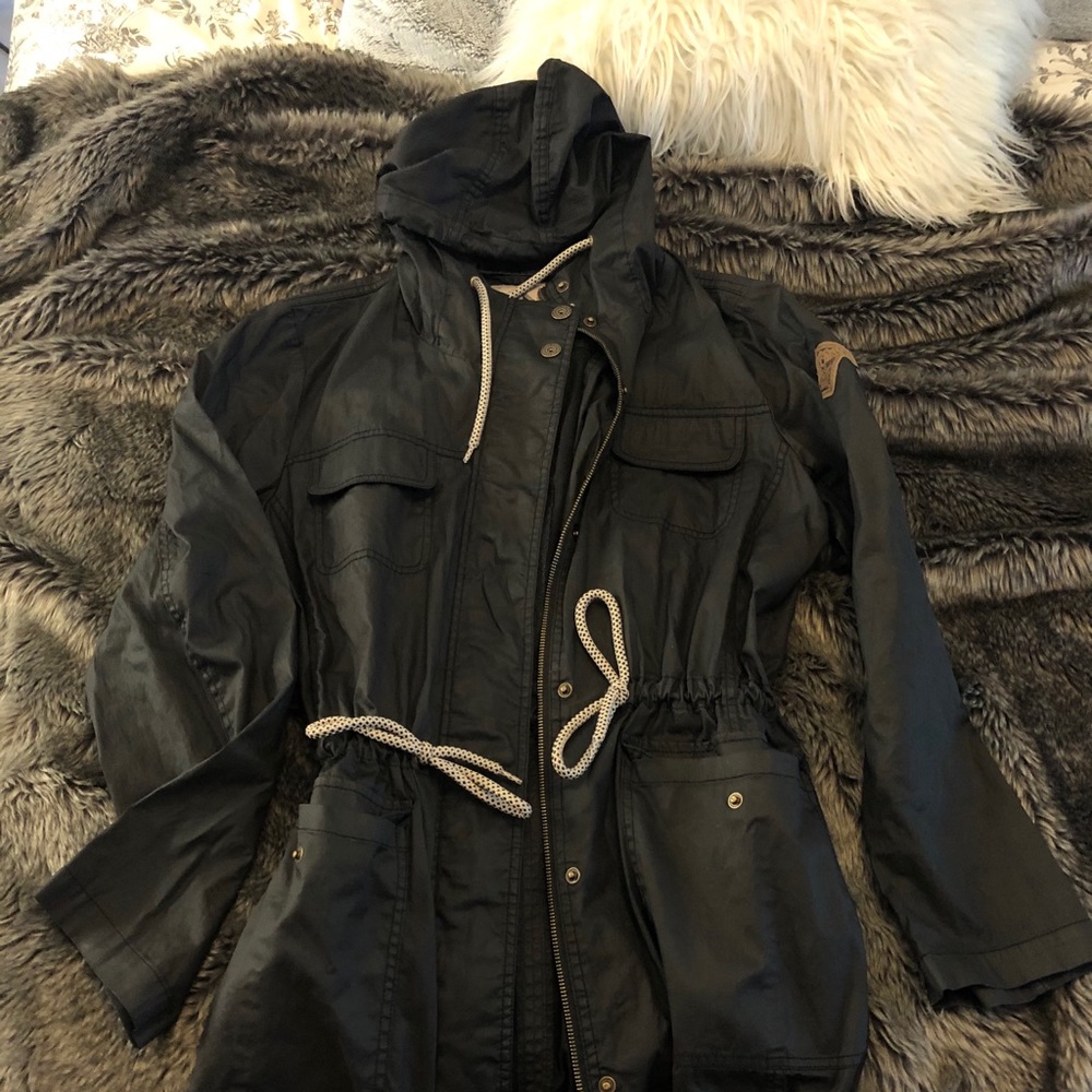 Black, Beaver Canoe, rain topper jacket.
